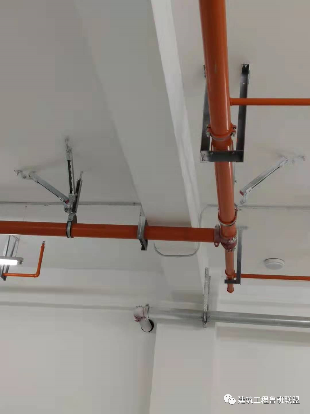 成品支吊架图片_成品支吊架c型钢配件_钢材吊架