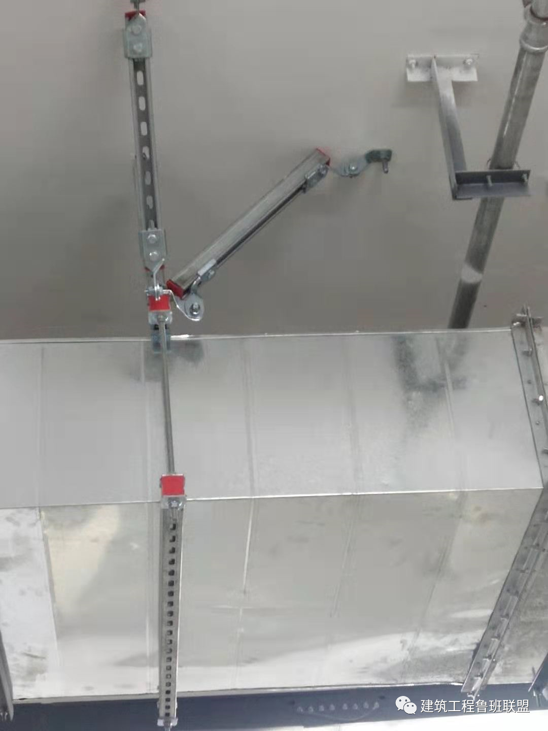 成品支吊架图片_成品支吊架c型钢配件_钢材吊架