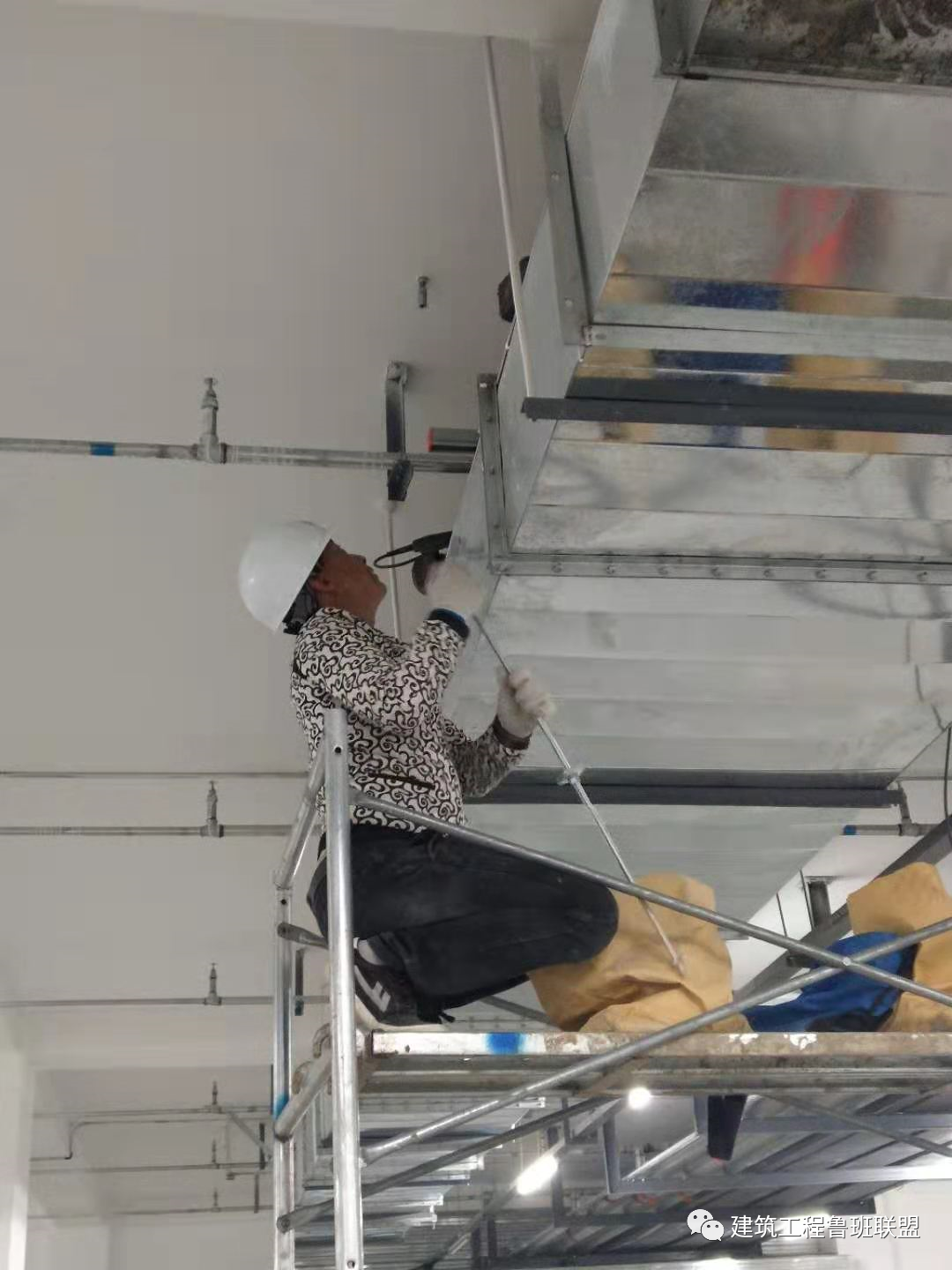 成品支吊架图片_成品支吊架c型钢配件_钢材吊架